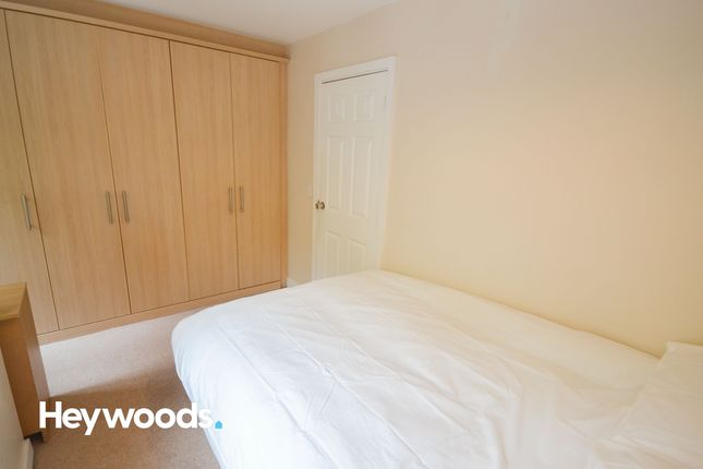 Room to rent in Valley View, Newcastle-Under-Lyme, Staffordshire