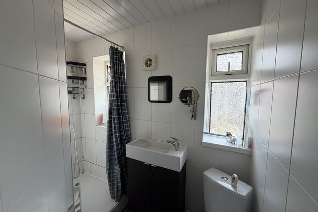13, Monk Drive, London photo 5