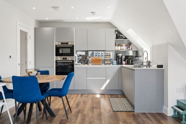15 Meadow Court, Evreham Road, Iver photo 3