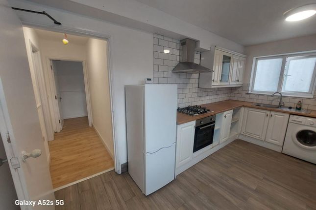 Chandos Crescent, Edgware photo 3