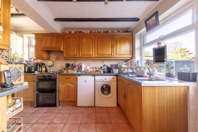 Beechwood Drive, Norwich photo 3