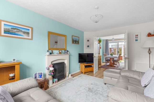 10 Youens Drive, Thame photo 2
