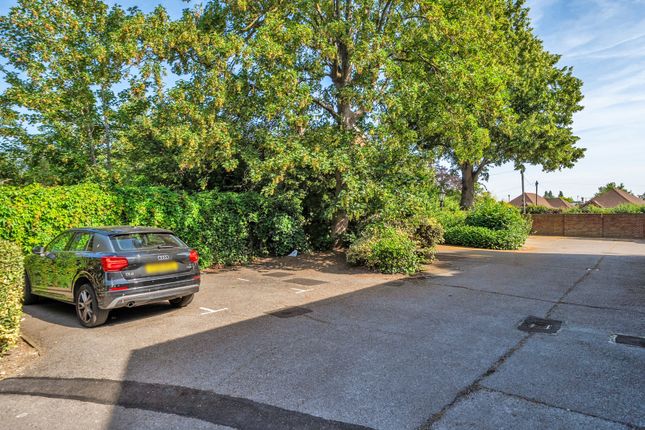21 Claremont,, Laleham Road, Shepperton photo 4