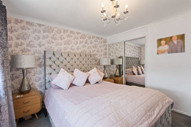 6 Turnhigh Road, Bathgate photo 4