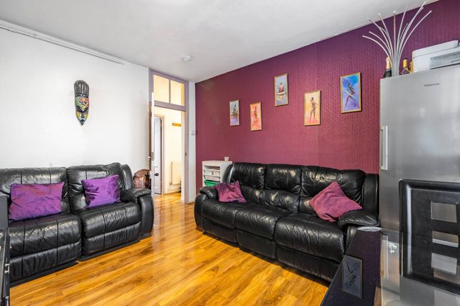 Thumbnail Flat for sale in Southborough House, Elephant And Castle, London