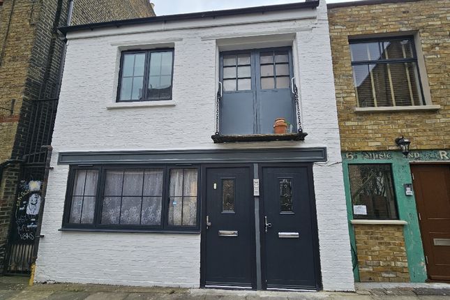 Thumbnail Flat for sale in Sylvester Path, London, Hackney