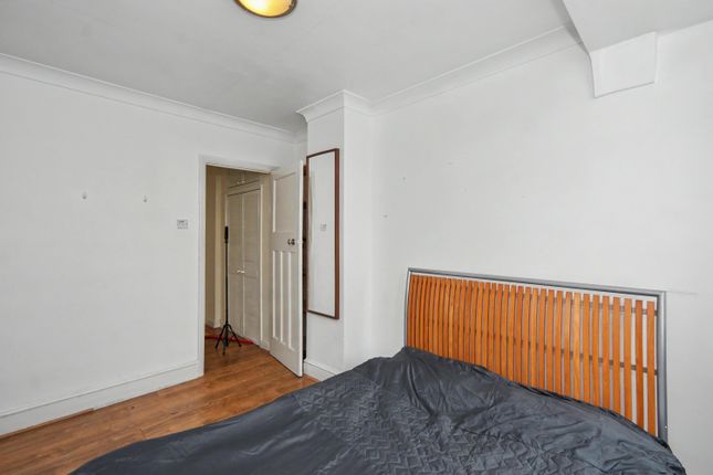 89, Hanover Avenue, Feltham photo 5