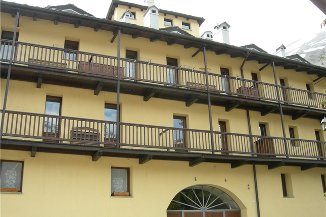 Thumbnail Apartment for sale in La Thuile, Valle d Aosta, Italy