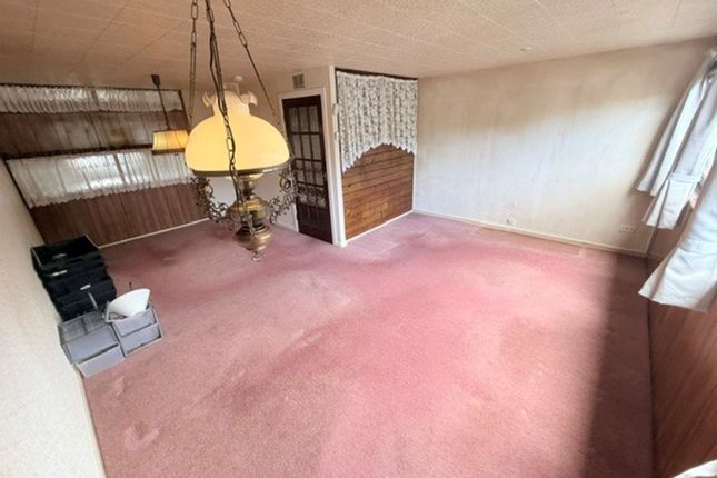 5 Douglas Place, Glenrothes photo 4