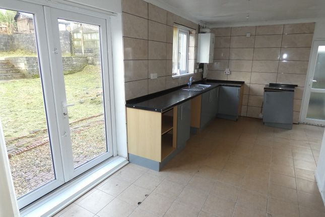 18, Caederwen Road, Cimla photo 4