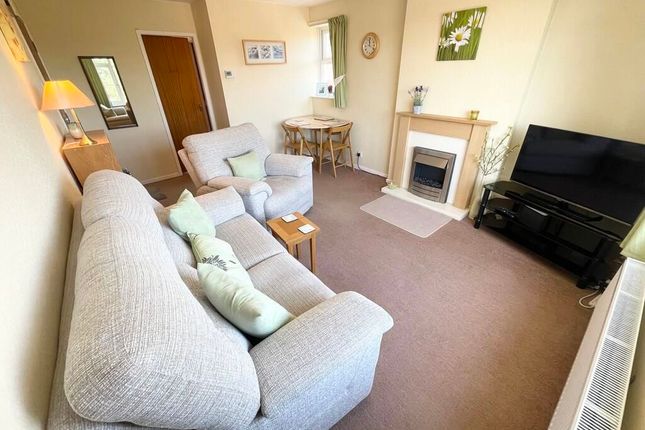 50, Fieldway Avenue, Leeds photo 4