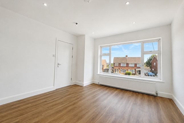 219, Deeds Grove, High Wycombe photo 4