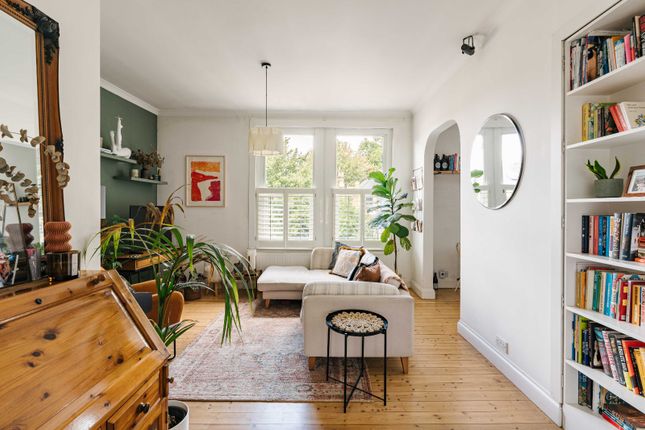 Flat 4, 164, Evering Road, London photo 2