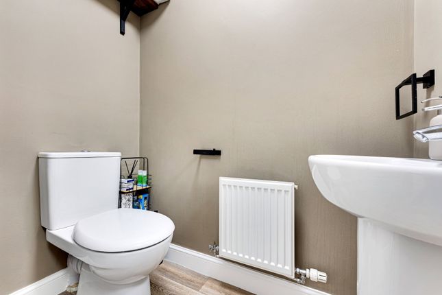 24, Three Crowns Close, Widnes photo 4