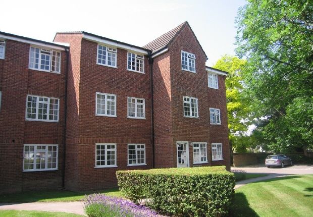 Flat to rent in North Parade, Horsham