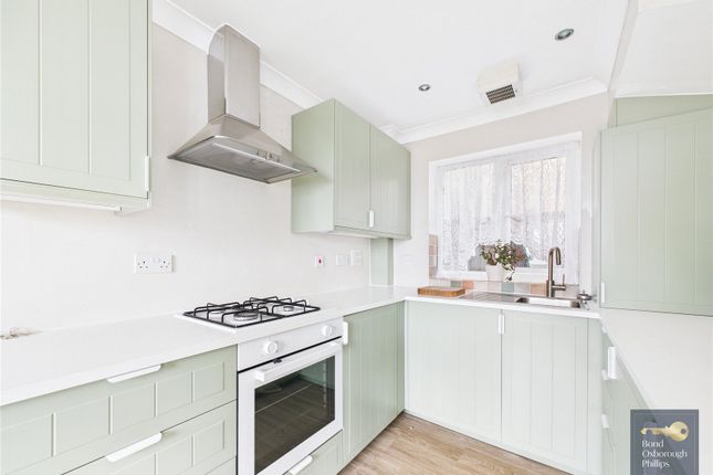 4 Cavalier Court,, New Road, Devon photo 4