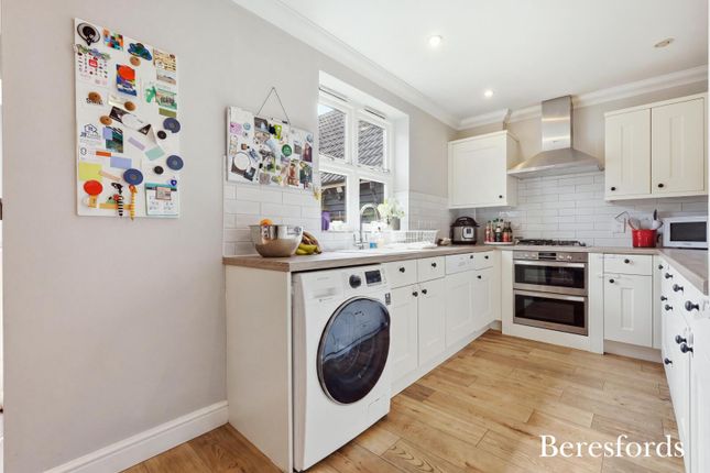 29, Hare Bridge Crescent, Essex photo 2