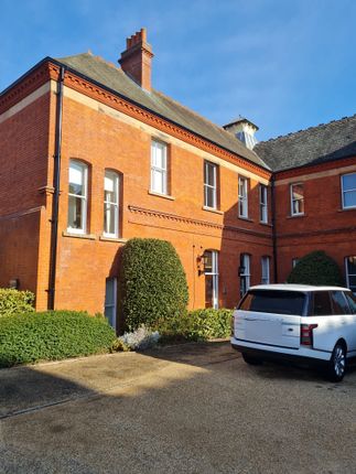 8, Richmond Drive, Woodford Green photo 2