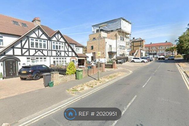 Thumbnail Flat to rent in Dell Road, Epsom