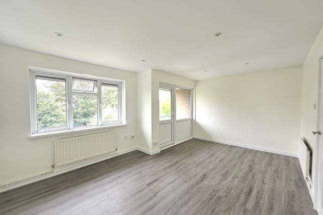 Thumbnail Flat to rent in St. James Close, Shirley, Southampton