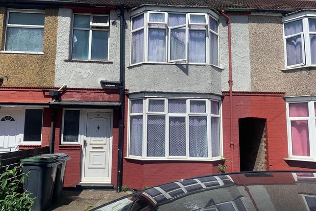 Thumbnail Terraced house to rent in Carisbrooke Road, Luton