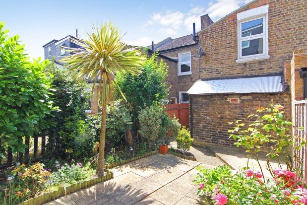 Thumbnail Property to rent in Russell Road, London