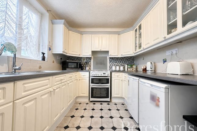 98A,, Straight Road, Romford photo 3