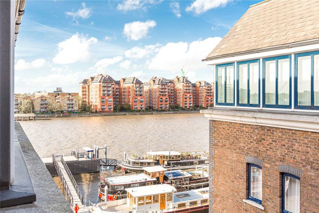 Flat for sale in Ivory House, Clove Hitch Quay
