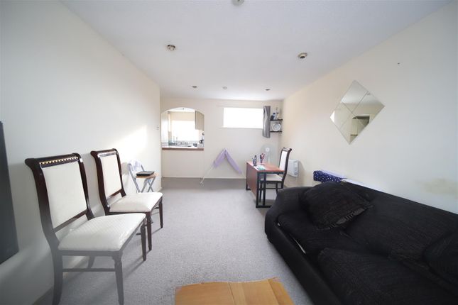 Flat for sale in Bunting Close, London
