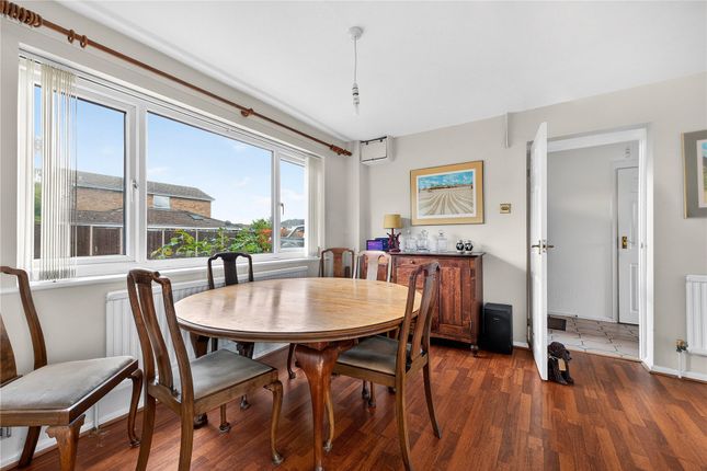 6, Ashley Way, Surrey photo 4
