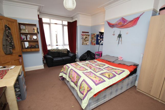 Terraced house to rent in Brudenell Avenue, Leeds