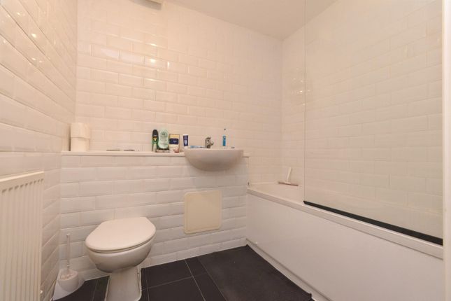 Flat for sale in 1 Harry Close, Croydon