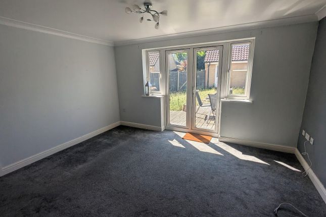 33, Peasey Gardens, Ipswich photo 3