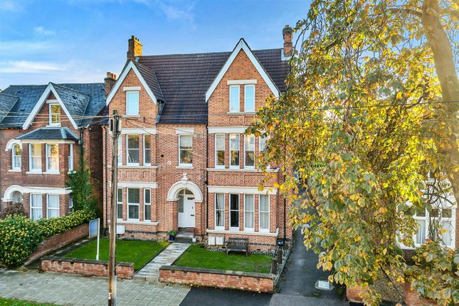 Thumbnail Flat for sale in Rothsay Road, Bedford