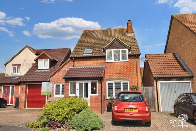 Link-detached house for sale in Grassmead, Thatcham, Berkshire