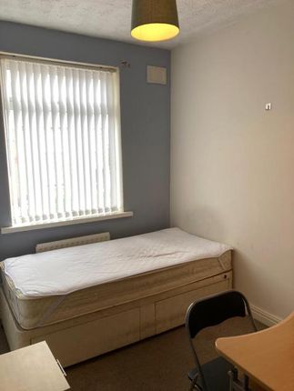 Thumbnail Room to rent in Chatsworth Gardens, St. Anthonys, Newcastle Upon Tyne