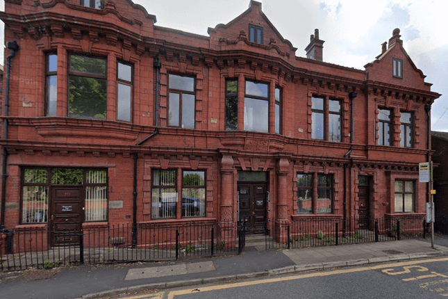 Spacious Top Floor 2-Bedroom Apartment For Rent