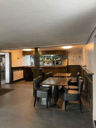Salutation Hotel,  16 - 22 King Street, Montrose photo 4