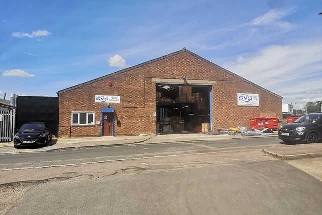 Warehouse to let in Southfields, Welwyn Garden City