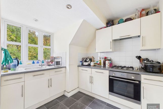 14 St Christopher's Court, Lower Road, Rickmansworth photo 3