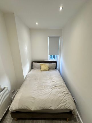 Flat to rent in Hermitage Road, London