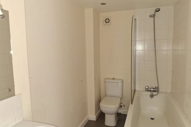 Flat 1, 5 Market Mews,, Market Street, CINDERFORD photo 4
