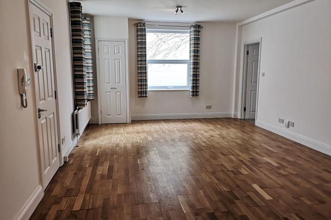 Flat to rent in Carlton Crescent, Southampton