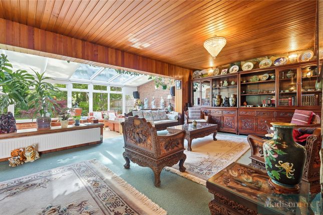 19, Meadow Walk, South Woodford photo 4