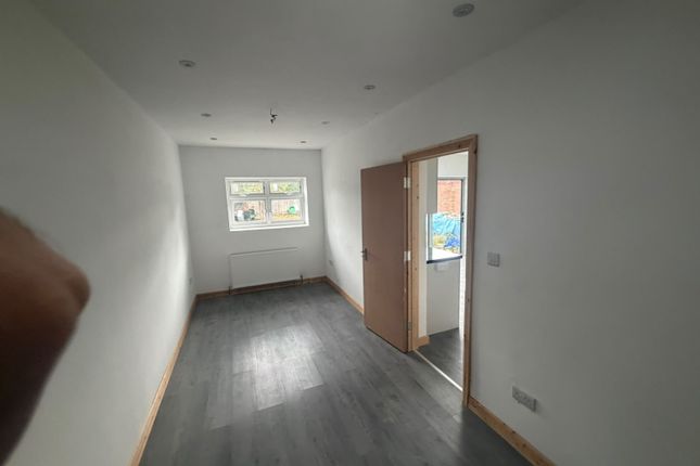 33 Horndon Road, Romford photo 5