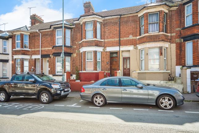Thumbnail Flat for sale in Richmond Road, Gillingham, Medway