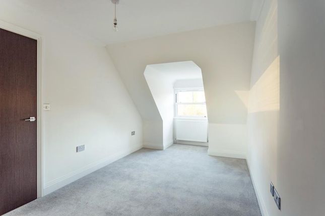 Flat to rent in Whitehall Road, Woodford Green
