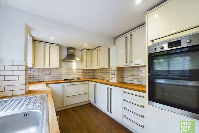 Terraced house to rent in High Town Road, Maidenhead, Berkshire