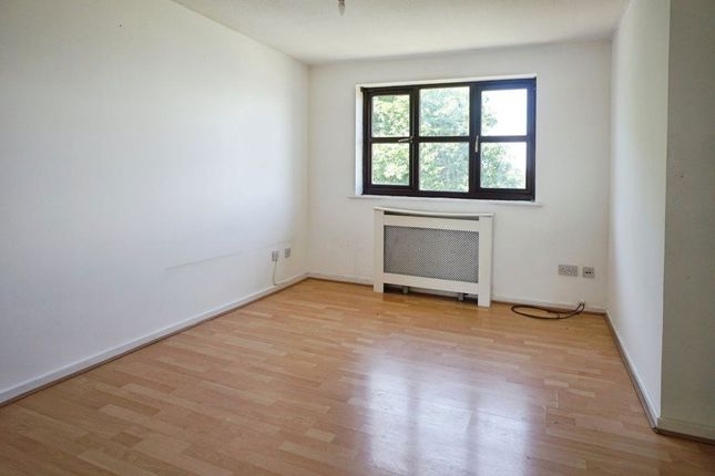 Flat 6, Emerald House, Rainham photo 3