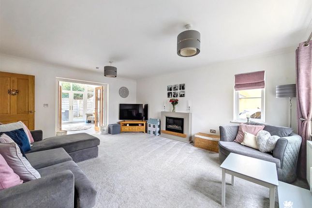 8, Tirydderwen, Llanelli photo 3